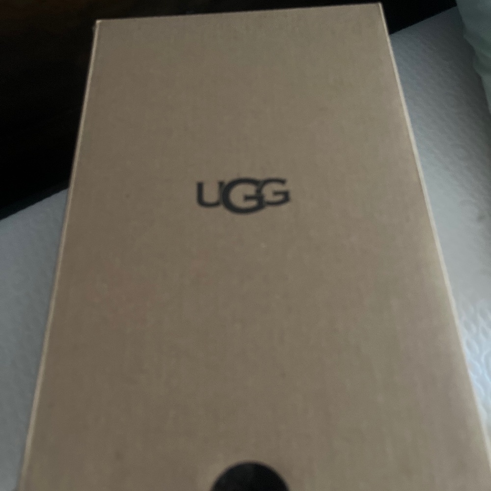 Brand New never worn Ugg K canoe weather black size 4